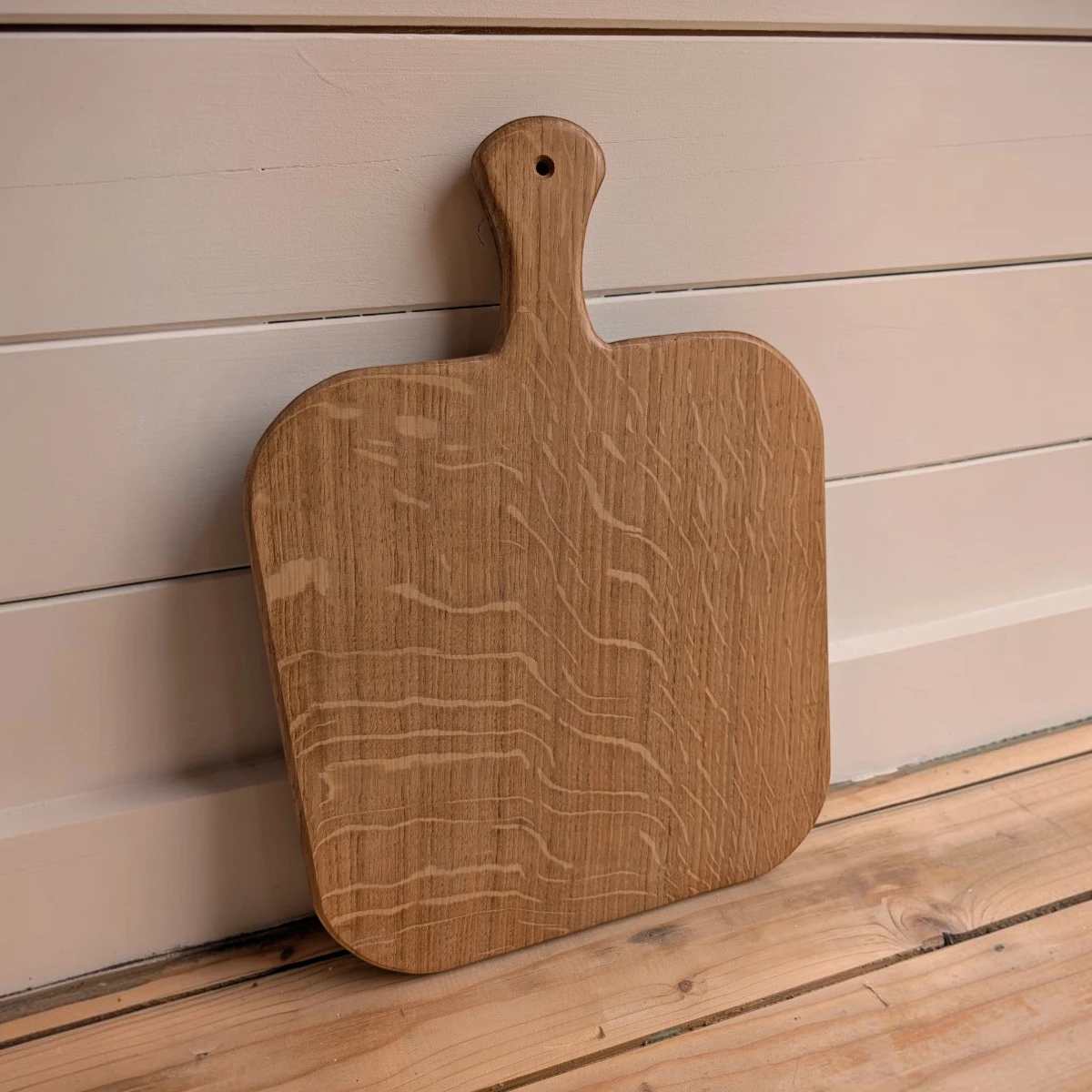 Tiger Oak Square Serving Board – Handcrafted Solid Oak Serving & Charcuterie Board