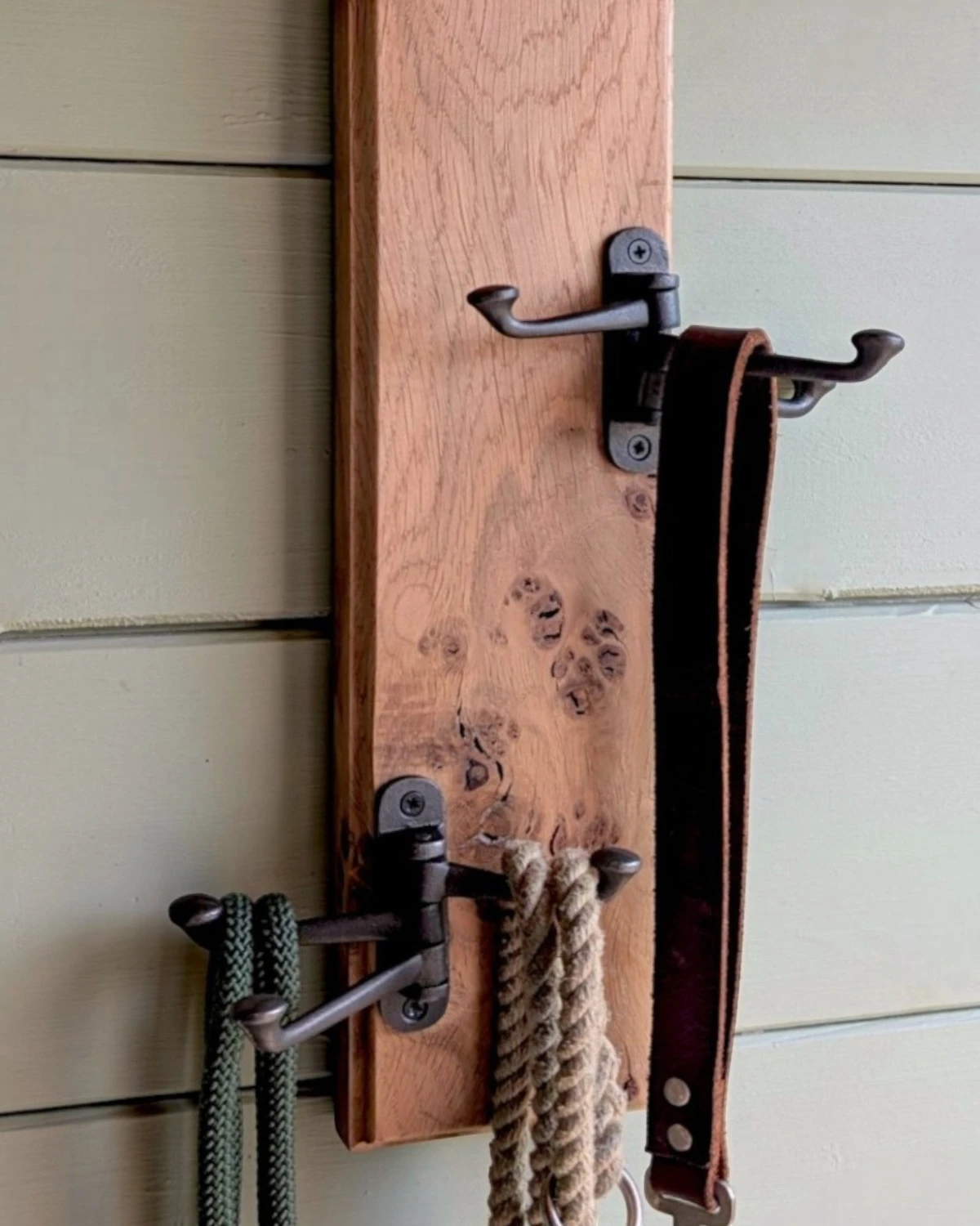 Vertical Pippy Oak Coat Rack